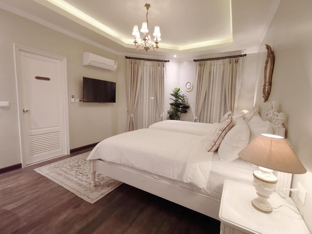 Double Bed Hotel Bangkok Esterno foto